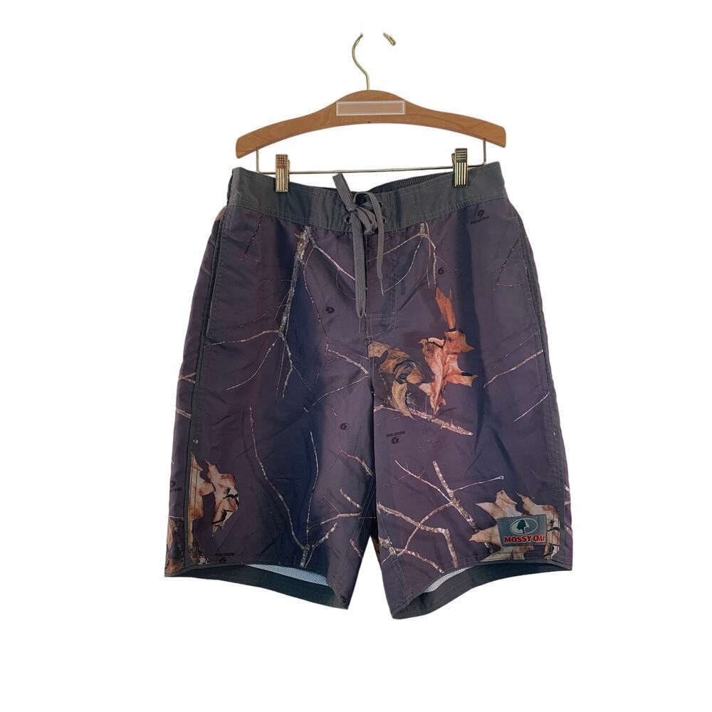 MOSSY OAK Boy’s Gray Forest Camo Line Board Shorts / Size: Medium
